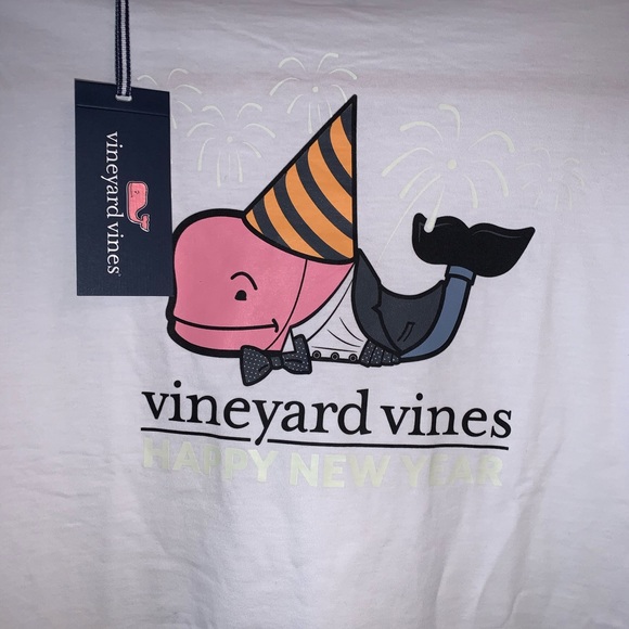 NWT Vineyard Vines Happy New Year Tee Glow in Dark - Picture 8 of 8